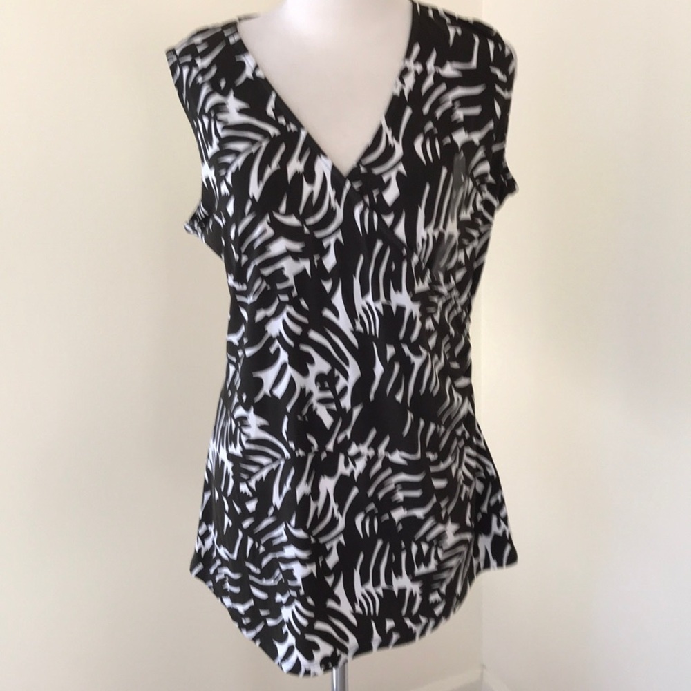 New! Jones New York large cross over sleeveless top.